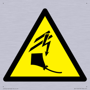 W505 Warning: Kite flying near overhead power lines